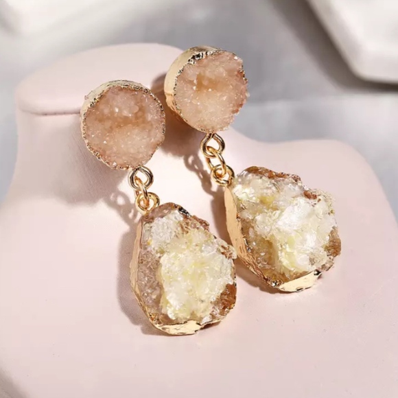 Champagne Gold Irregular Cluster Resin Earrings - Picture 5 of 7